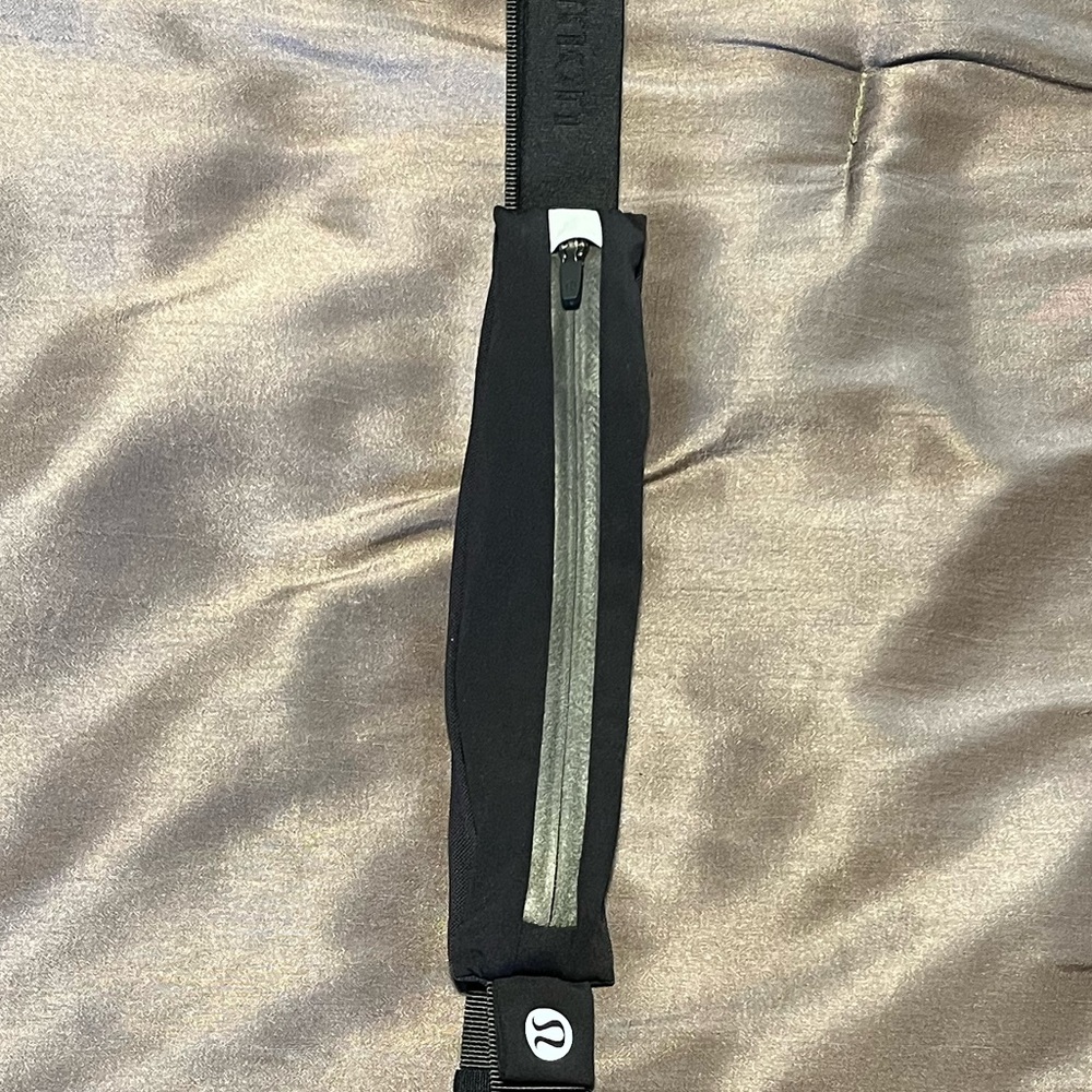 lululemon athletica black waist/hip belt with gray zipper
